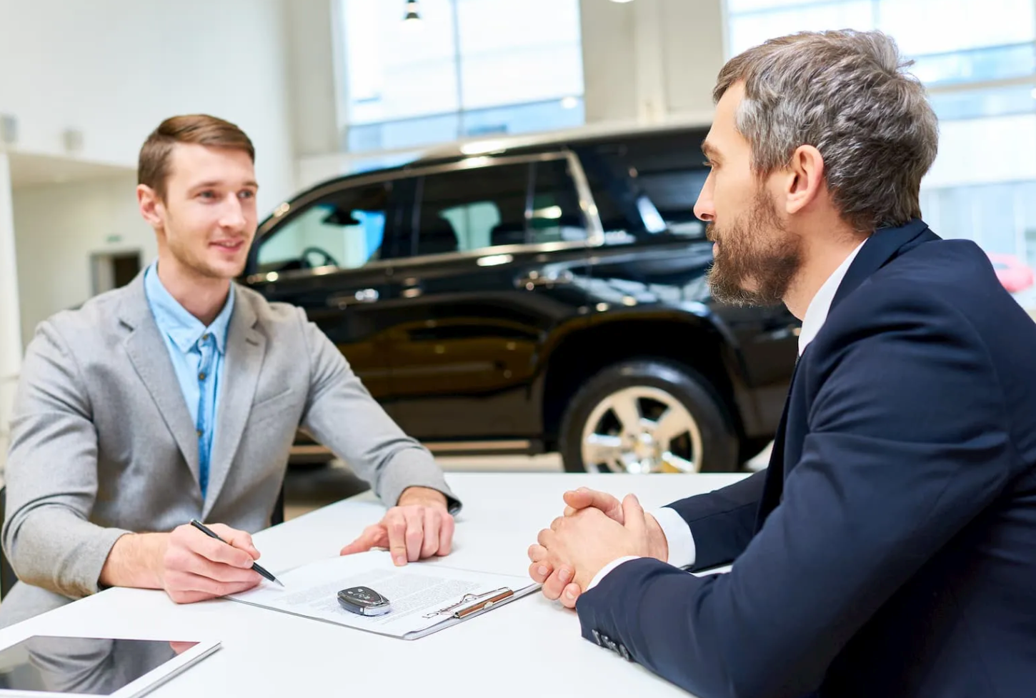 7 powodów, dla których Twój salon samochodowy traci klientów na etapie ofertowania